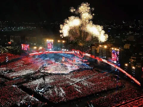 “Sóng gió” đến với khán giả của concert có 55 anh tài, chị đẹp