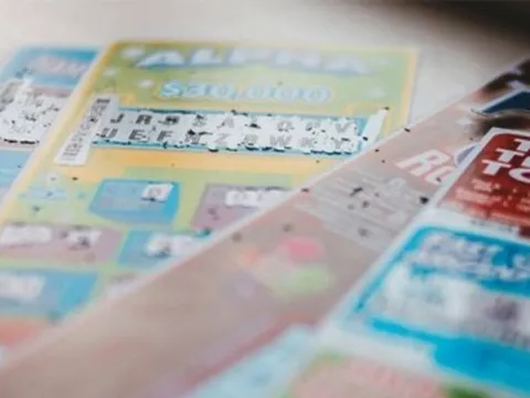 Người đàn ông may mắn kỳ lạ: Trúng độc đắc ở cả 2 nơi với cùng một dãy số
