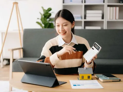 Tiền “phòng thân”: Bao nhiêu là ĐỦ để bạn yên tâm sống?