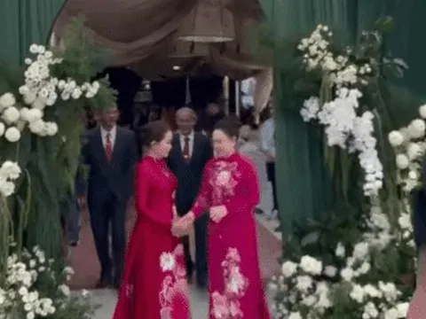 Vì sao phu nhân Tập đoàn Sơn Hải vội vã ra về khi đám cưới Đỗ Hà - Viết Vương bắt đầu?