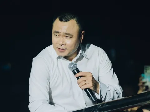 Hành động kỳ lạ của Tự Long