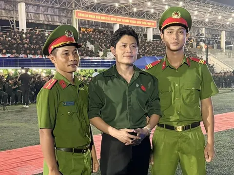 Bức ảnh của nhạc sĩ Nguyễn Văn Chung gây xôn xao, hơn 5.000 người bình luận