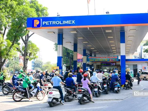 Mỗi ngày, Petrolimex "bỏ túi" hơn 900 tỷ đồng doanh thu