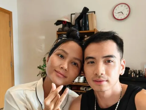 Hoa hậu H'Hen Niê xin lỗi