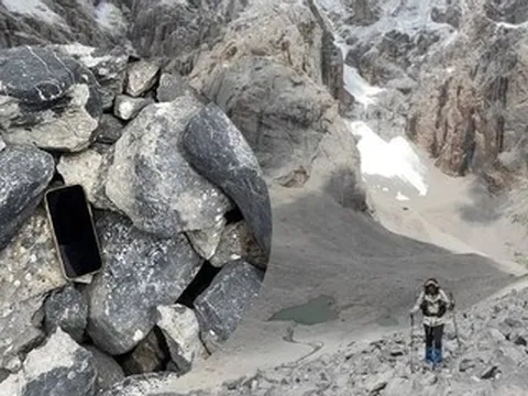 Nhặt được chiếc điện thoại rơi 3 năm, chàng trai mang trả và cái kết đẹp