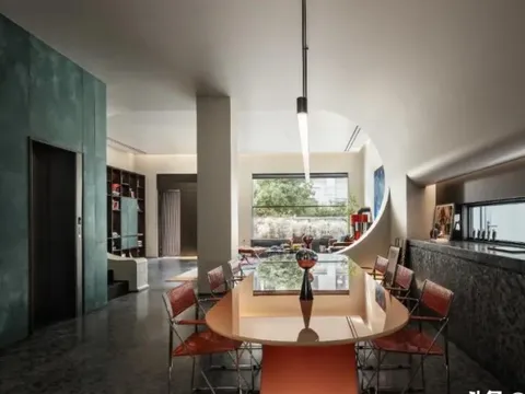 Vợ đi Mỹ, chồng ở nhà làm 1 việc “động trời” với biệt thự 700m2 rồi mới báo gia đình: “Đã đến lúc tôi sống thật với chính mình”