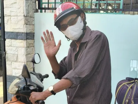 Nam diễn viên cả nước biết mặt nay làm shipper, chạy 30km giao hàng nhưng nhận cái kết chua xót