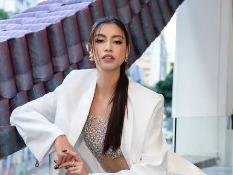 Hoa hậu xấu nhất lịch sử showbiz lột xác gây choáng: Body “bỏng mắt” đến từng centimet ở tuổi 31, tiền tiêu không phải nghĩ