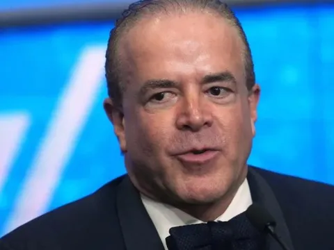 Ông chủ Hoa hậu Hoàn vũ bỏ trốn