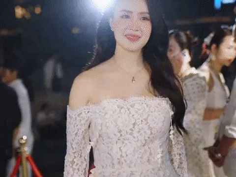 Mỹ nhân được cả showbiz nâng niu như báu vật, 42 tuổi vẫn là "bức họa" thời trang triệu người mê