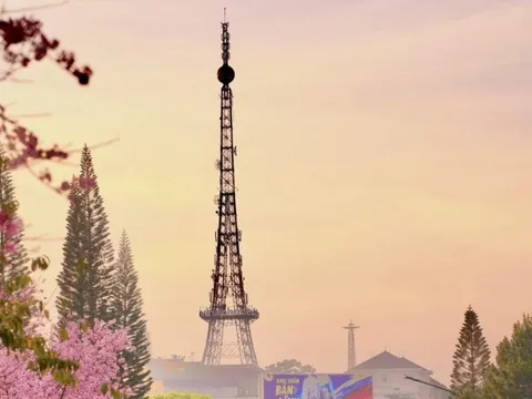 Nơi được ví như "tiểu Paris của Việt Nam": Du khách giật mình vì nhiều điểm chung, có tòa tháp như Eiffel