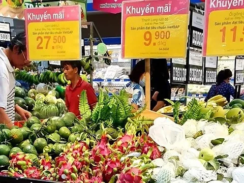 Giá nhiều mặt hàng tăng nhẹ trong ngày 29 Tết Bính Ngọ