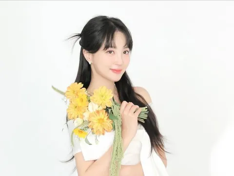 Cả showbiz chưa thấy ai như mỹ nhân này, vào đại học bố phải theo sát canh chừng không rời nửa bước