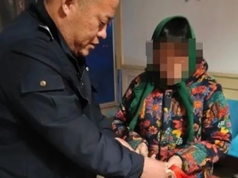 Chiếc tủ lạnh cũ bị bán phế liệu, mẹ giục con trai gọi công an