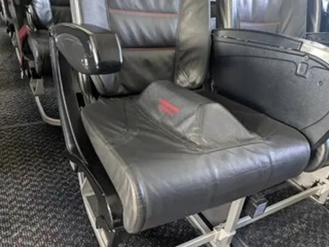 Vì sao chiếc ghế hàng 15 trên máy bay Boeing không có ai ngồi?