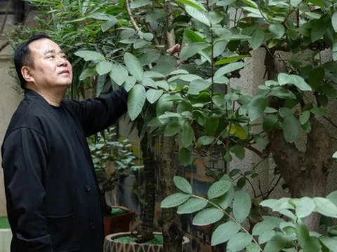 Nam NSND mang hàm Đại tá, cưới vợ đẹp kém 13 tuổi: U60 sống bình yên trong biệt thự bề thế ở Hà Nội