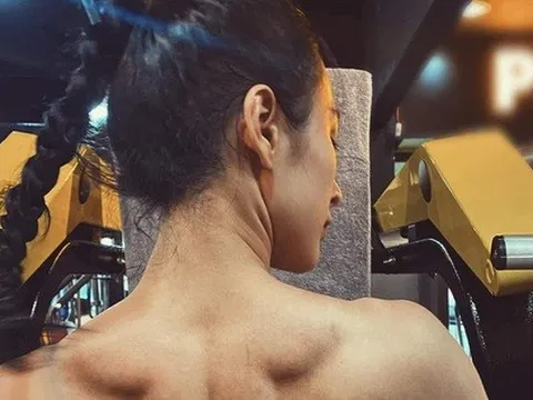 Mỹ nhân Việt nổi tiếng quốc tế nhờ một chiếc váy, nay xuống tóc thay đổi đến mức ai nhìn cũng kêu trời