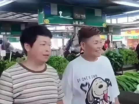 Sau khi ly hôn, đôi bạn thân về sống chung suốt 13 năm