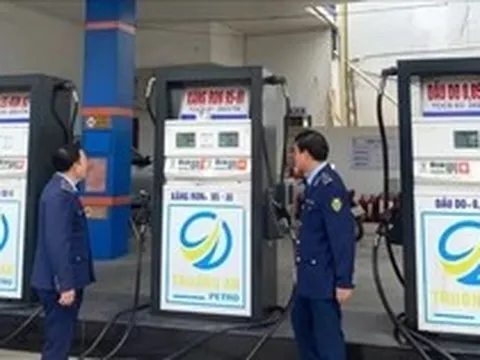 Một doanh nghiệp bị phạt vì bán xăng dầu với giá cao hơn quy định