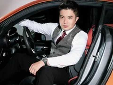 Khi con bị điều tra, bố mẹ của Mr Pips liền rút tiền mua vàng, USD cho vào vali mang đi gửi