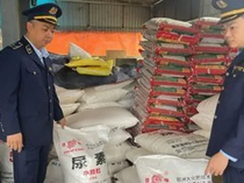 2 hộ kinh doanh bất ngờ bị kiểm tra: Tang vật được phát hiện là 2,5 tấn hàng Trung Quốc