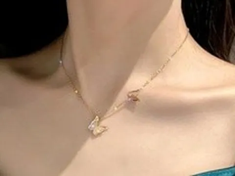 Khi phụ nữ đeo vòng cổ, vàng hay bạc tốt hơn?