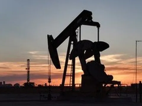 Căng thẳng hạ nhiệt đẩy giá dầu lao dốc