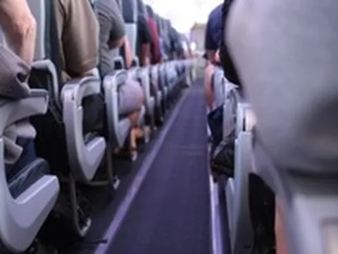 Tỉnh giấc giữa chuyến bay của hàng không Trung Quốc, người phụ nữ bất ngờ với những gì mình chứng kiến