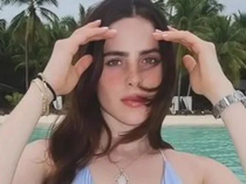 Đương kim Hoa hậu Hoàn vũ bị hai người tiền nhiệm chỉ trích