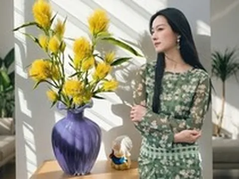 Khách đến chơi tưởng cắm "chổi lông gà" vàng rực, lại gần mới ngất ngây trước độ kiêu sa của loài hoa lạ lùng đang gây sốt hội yêu nhà