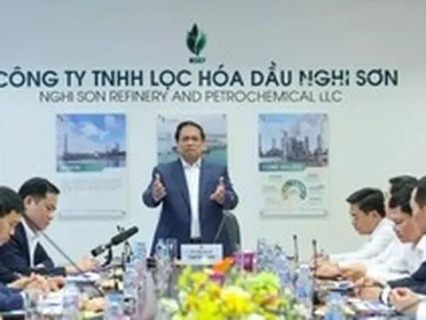 Thủ tướng làm việc tại Nhà máy Lọc hóa dầu Nghi Sơn, khảo sát địa điểm xây kho dầu chiến lược