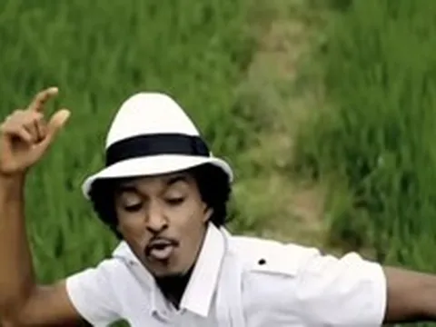 Một cảnh bình dị ở Việt Nam nổi tiếng toàn cầu khi xuất hiện trong MV huyền thoại World Cup 16 năm trước