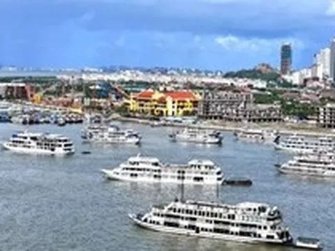 Vịnh Hạ Long - Lan Hạ lần đầu tiên thông tuyến du lịch