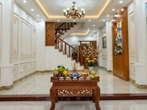 Vừa dọn về nhà mới chưa được một tuần, tôi phát hiện một chuyện thay đổi cả cuộc đời