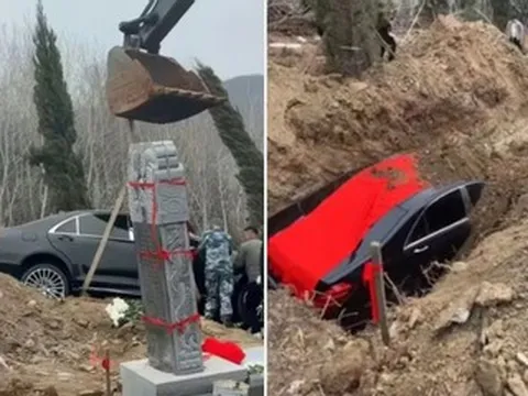Đám tang phát tiền cho người đến viếng, chôn siêu xe hơn 4,2 tỷ đồng cạnh mộ