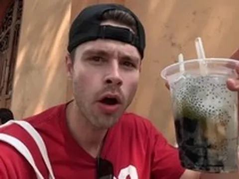 Chỉ lệch một âm tiết tiếng Việt, anh Tây khiến cả quán giải khát bối rối vì món không có trong thực đơn