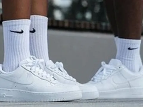 Mẫu giày "nồi đồng cối đá" từ năm 1982 bây giờ người ta vẫn đi đầy đường, thậm chí còn thành giày cưới