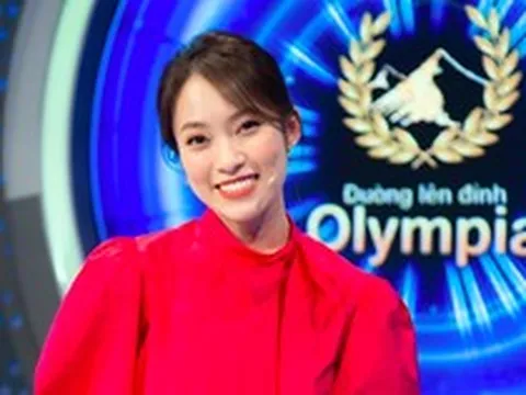 Profile 'cực xịn' của nữ MC VTV: Đỗ 4 trường đại học, có chị gái là phó giáo sư