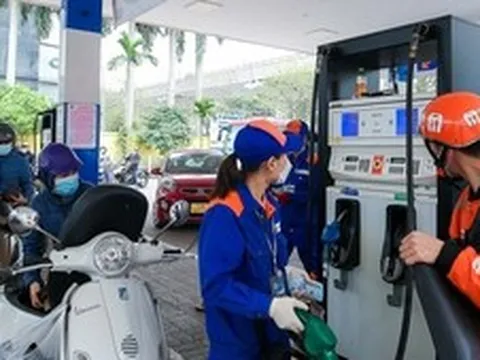 Giá dầu diesel giảm gần 2.000 đồng/lít