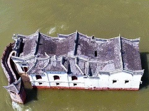 Bí ẩn ngôi chùa hơn 700 năm giữa sông Trường Giang, lặng lẽ ẩn hiện theo mùa nước