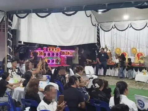 Đám tang thuê vũ công nhảy múa theo di nguyện người quá cố gây tranh cãi