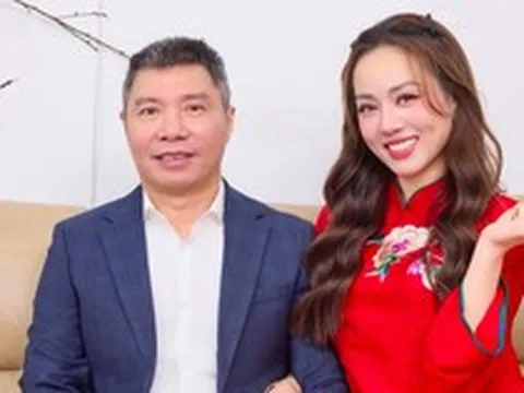 Vợ NSND Công Lý gây chú ý với quan điểm về sự gắn bó trong hôn nhân