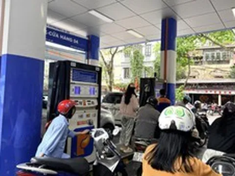 Thuế, Hải quan ‘hỏa tốc’ triển khai áp thuế xăng dầu về 0%