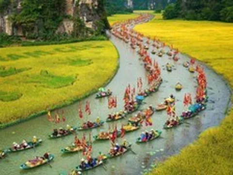 Ninh Bình đón lượng khách du lịch cao nhất trong dịp lễ Giỗ Tổ Hùng Vương và 30/4-1/5 nhưng nhưng 'quán quân' doanh thu lại thuộc về thành phố này