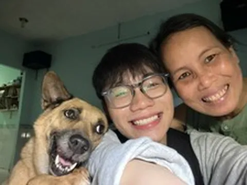 Một bức ảnh, 3 nụ cười và 20 năm cùng mẹ đi qua bệnh tật: Câu chuyện của Nguyễn Minh Nhật khiến cộng đồng mạng muốn về nhà lập tức!