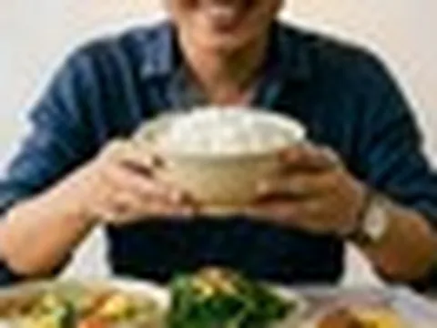 Lỡ ăn nhiều tinh bột, hãy làm điều này 2 phút