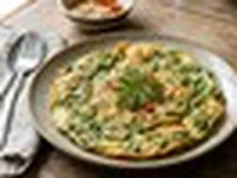 Đừng chỉ rán trứng với hành, hãy rán với lá đinh lăng vì 4 lý do này