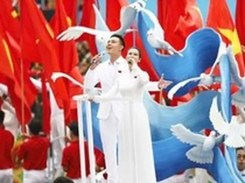 Việt Nam có mẹ 2 con chạy show từ Nam ra Bắc mất ăn mất ngủ, chương trình quốc gia nào cũng có mặt