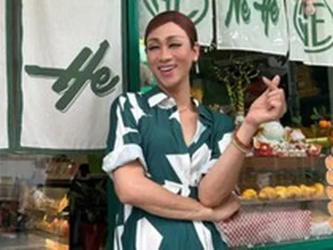 Nam diễn viên nổi tiếng đi bán cà phê ở mặt tiền Quận 1, phải lên tiếng xin lỗi gấp