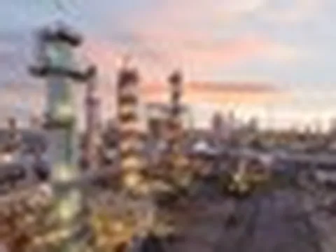 Khủng hoảng thượng tầng tại một tập đoàn dầu khí đa quốc gia: Chủ tịch Hội đồng quản trị bị phế truất, cổ phiếu lao dốc thảm hại
